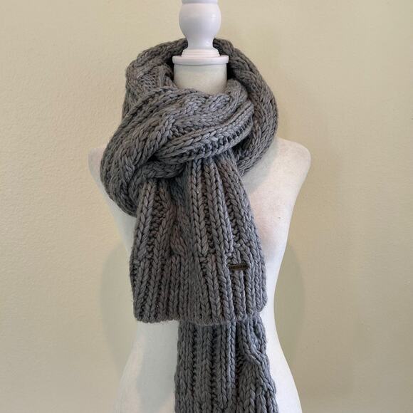 NWT Hollister Scarf Cable Knit Chunky Rectangle Grey Warm Winter Accessory - Picture 1 of 6